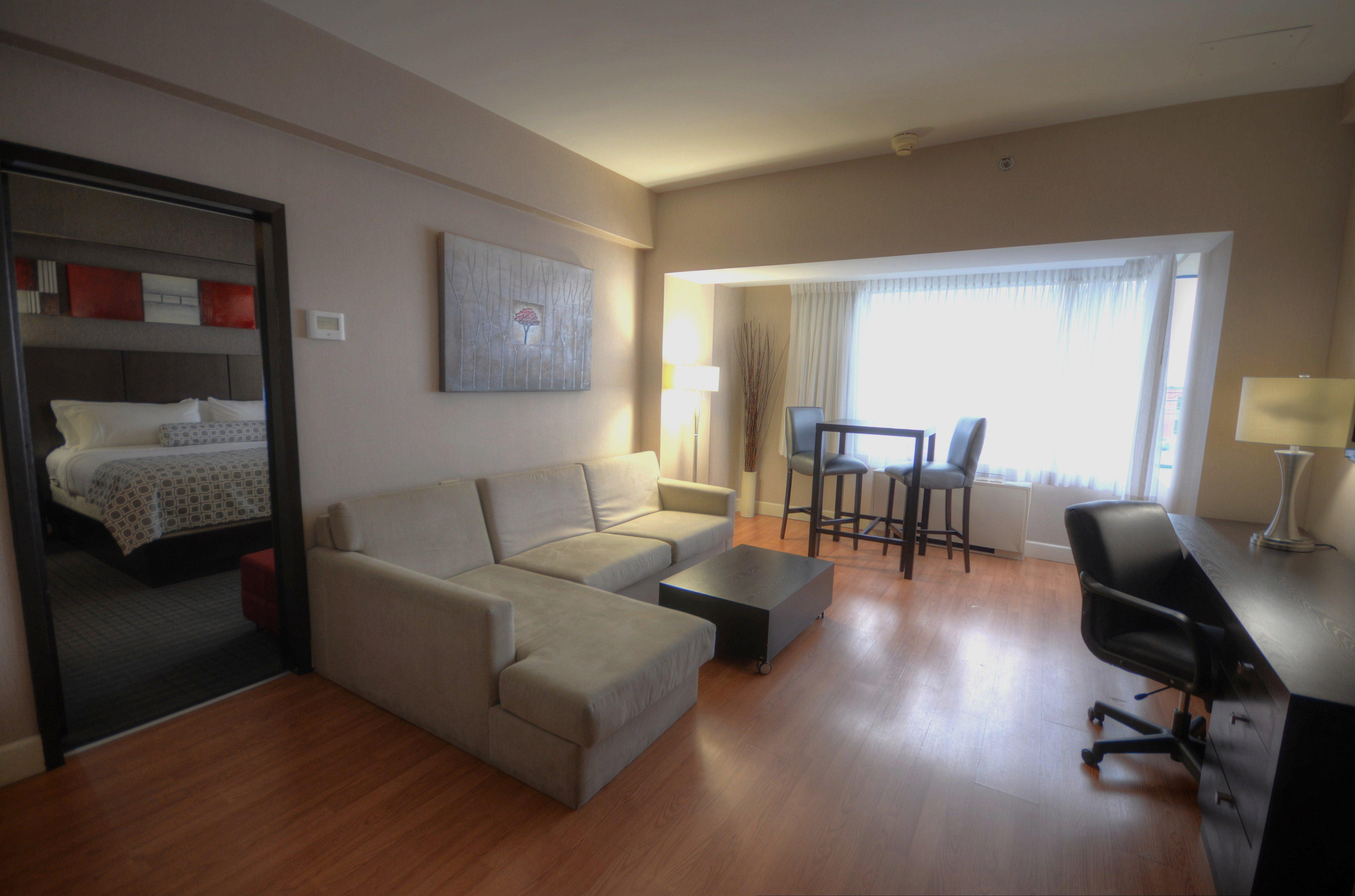 Armon Plaza Montreal Airpt, Trademark Collection By Wyndham Bagian luar foto