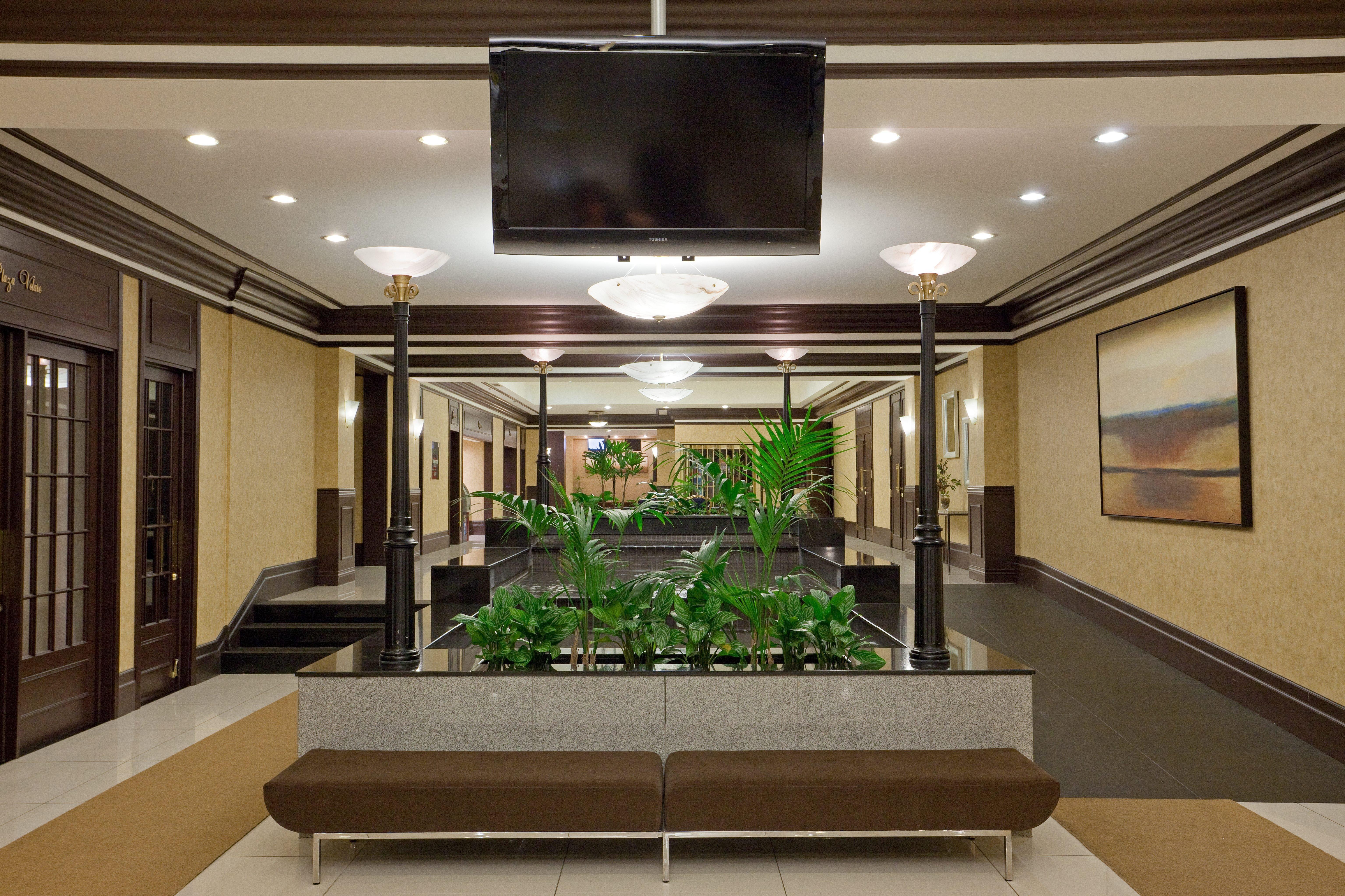Armon Plaza Montreal Airpt, Trademark Collection By Wyndham Bagian luar foto