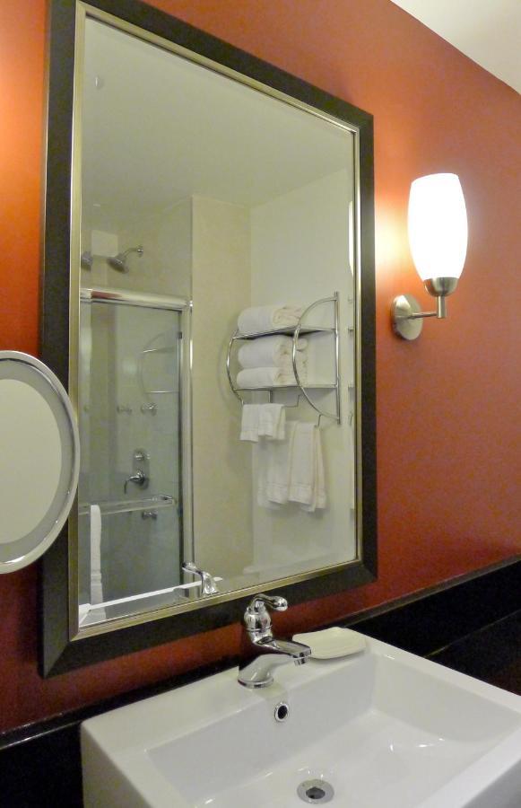 Armon Plaza Montreal Airpt, Trademark Collection By Wyndham Bagian luar foto