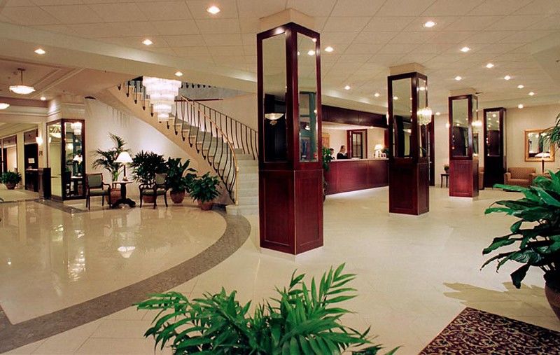 Armon Plaza Montreal Airpt, Trademark Collection By Wyndham Bagian luar foto